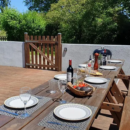 Tatil Evi Domaine Bardon - Deux Avec Piscine Pouvant Accueillir Jusqu'a 14 Personnes A La Campagne, Charente-maritime *
