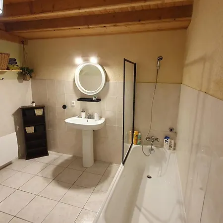 Casa vacanze Domaine Bardon - Deux Avec Piscine Pouvant Accueillir Jusqu'à 15 Personnes à La Campagne, Charente-maritime