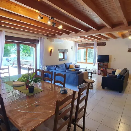 Domaine Bardon - Deux Avec Piscine Pouvant Accueillir Jusqu'a 14 Personnes A La Campagne, Charente-maritime Tatil Evi