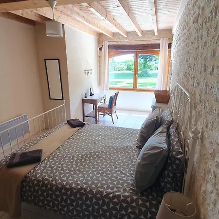 Domaine Bardon - Deux Avec Piscine Pouvant Accueillir Jusqu'a 14 Personnes A La Campagne, Charente-maritime Tatil Evi Chaunac