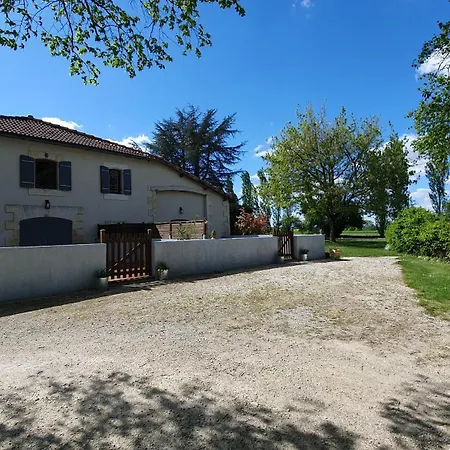 Domaine Bardon - Deux Avec Piscine Pouvant Accueillir Jusqu'a 15 Personnes A La Campagne, Charente-maritime Chaunac
