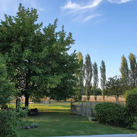 Casa vacanze Domaine Bardon - Deux Avec Piscine Pouvant Accueillir Jusqu'à 15 Personnes à La Campagne, Charente-maritime