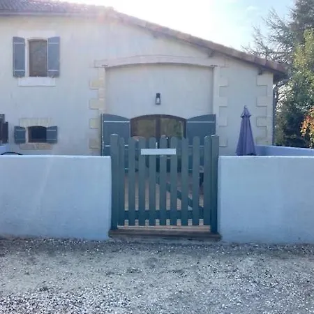 Domaine Bardon - Deux Avec Piscine Pouvant Accueillir Jusqu'a 14 Personnes A La Campagne, Charente-maritime *