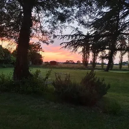 Domaine Bardon - Deux Avec Piscine Pouvant Accueillir Jusqu'a 14 Personnes A La Campagne, Charente-maritime Tatil Evi *