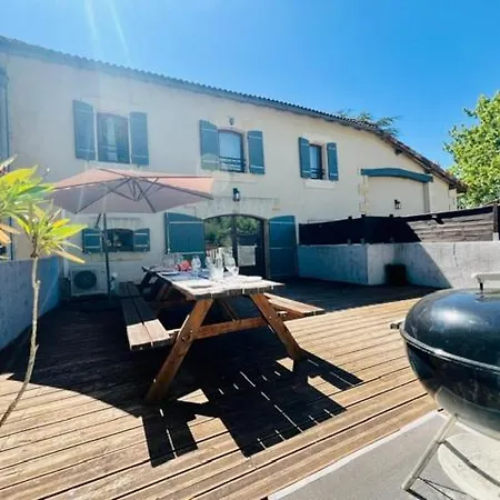 Domaine Bardon - Deux Avec Piscine Pouvant Accueillir Jusqu'a 14 Personnes A La Campagne, Charente-maritime Tatil Evi Chaunac