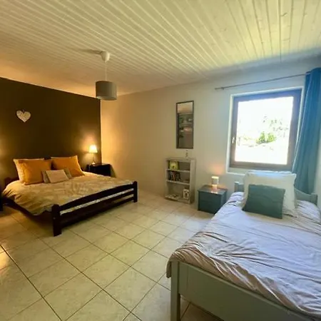 Tatil Evi Domaine Bardon - Deux Avec Piscine Pouvant Accueillir Jusqu'a 14 Personnes A La Campagne, Charente-maritime