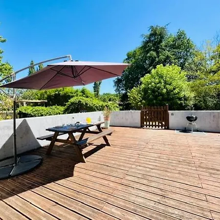 Tatil Evi Domaine Bardon - Deux Avec Piscine Pouvant Accueillir Jusqu'a 14 Personnes A La Campagne, Charente-maritime