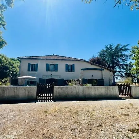 Tatil Evi Domaine Bardon - Deux Avec Piscine Pouvant Accueillir Jusqu'a 14 Personnes A La Campagne, Charente-maritime