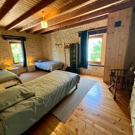 Domaine Bardon - Deux Avec Piscine Pouvant Accueillir Jusqu'a 14 Personnes A La Campagne, Charente-maritime Tatil Evi