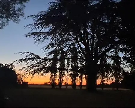 Domaine Bardon - Deux Avec Piscine Pouvant Accueillir Jusqu'a 14 Personnes A La Campagne, Charente-maritime Tatil Evi