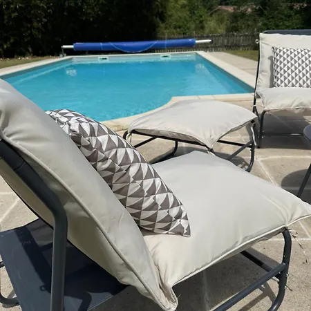 Domaine Bardon - Deux Avec Piscine Pouvant Accueillir Jusqu'a 14 Personnes A La Campagne, Charente-maritime Chaunac